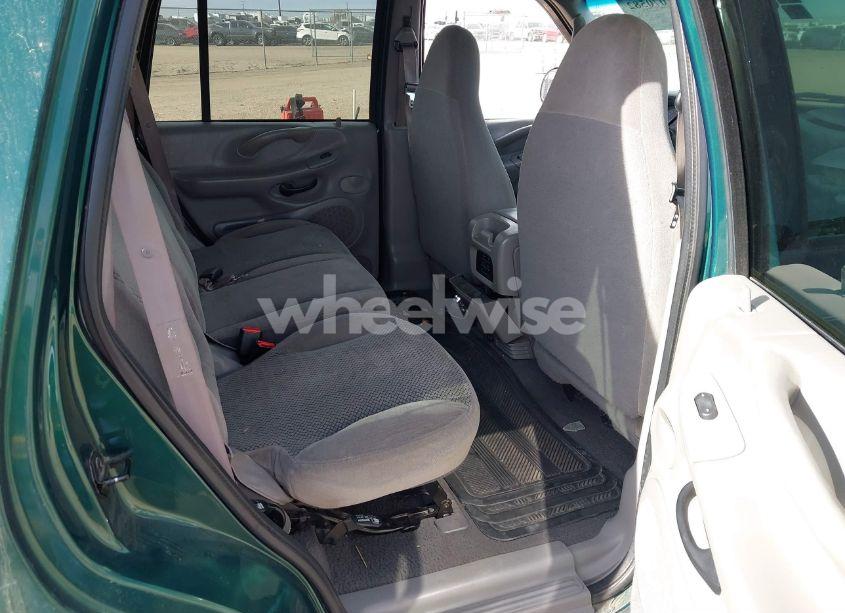 Photo 8 of 2000 Ford Expedition XLT (VIN 1FMPU16L9YLA38925)