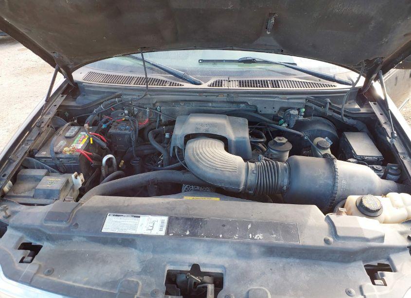 Photo 10 of 2000 Ford Expedition XLT (VIN 1FMPU16L9YLA65218)