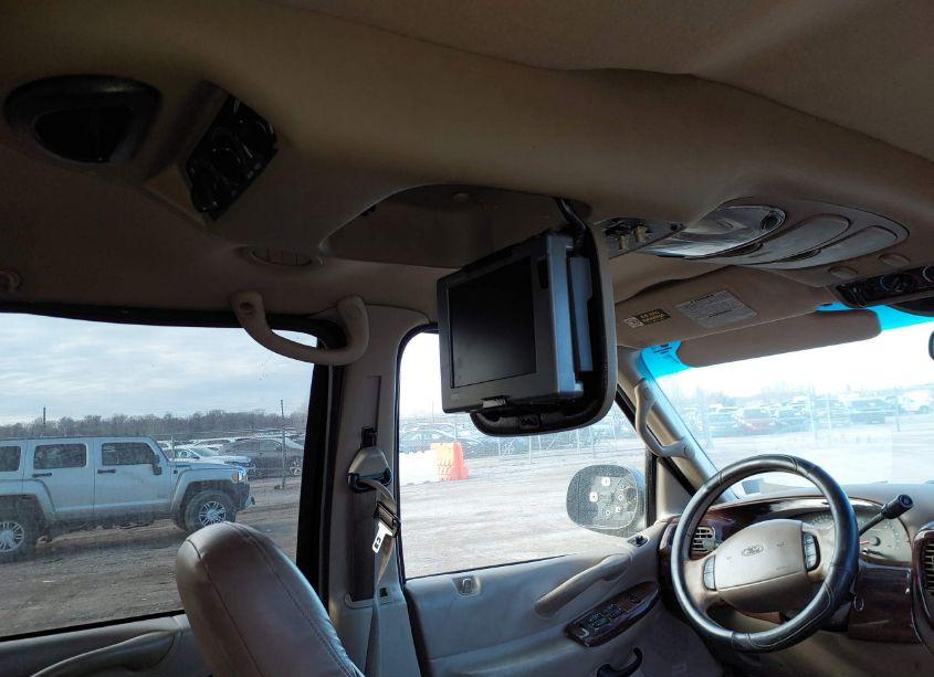 Photo 13 of 2000 Ford Expedition XLT (VIN 1FMPU16L9YLA65218)