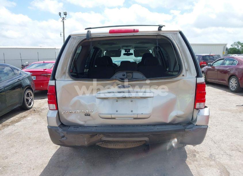 Photo 16 of 2004 Ford Expedition (VIN 1FMPU16LX4LA90347)