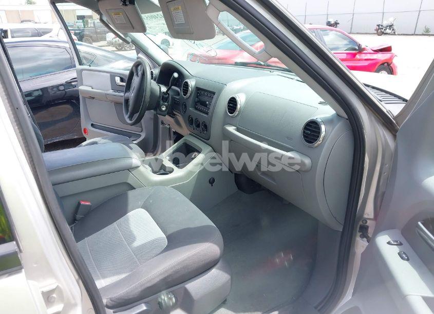 Photo 5 of 2004 Ford Expedition (VIN 1FMPU16LX4LA90347)