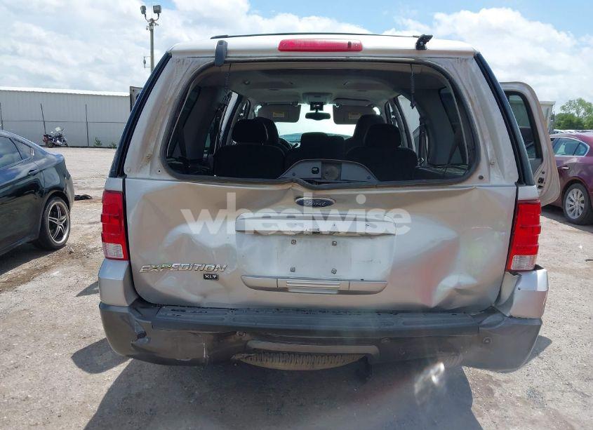 Photo 6 of 2004 Ford Expedition (VIN 1FMPU16LX4LA90347)