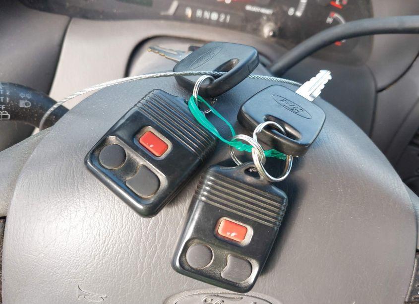 Photo 11 of 2000 Ford Expedition XLT (VIN 1FMPU16LXYLB14393)