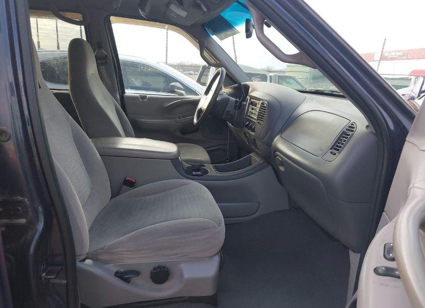 Photo 5 of 2000 Ford Expedition XLT (VIN 1FMPU16LXYLB14393)