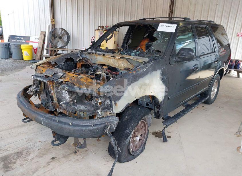Photo 2 of 2000 Ford Expedition XLT (VIN 1FMPU16LXYLB18878)