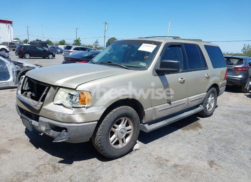 Photo 2 of 2004 Ford Expedition XLT (VIN 1FMPU16W04LA01850)