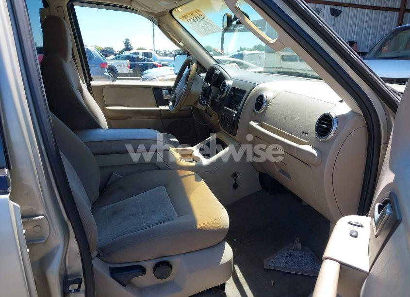 Photo 5 of 2004 Ford Expedition XLT (VIN 1FMPU16W04LA01850)