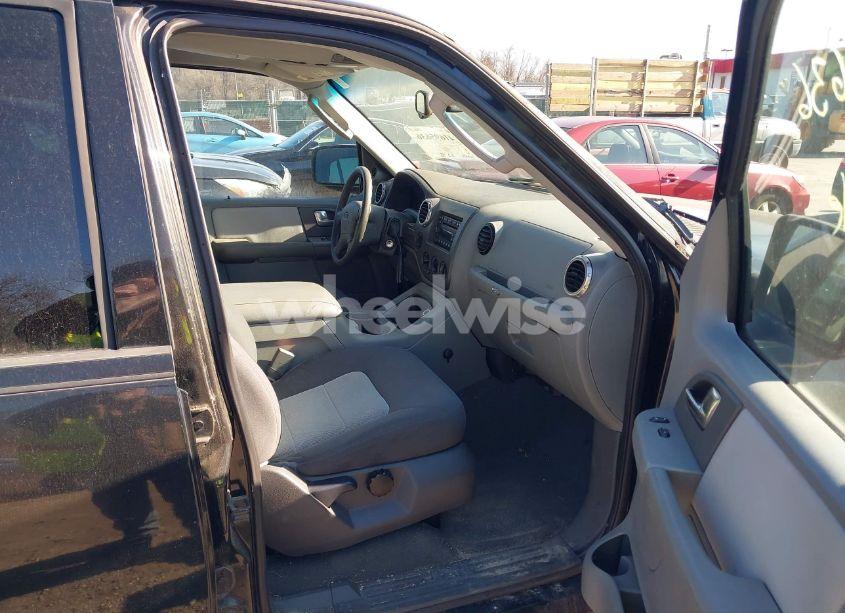 Photo 5 of 2004 Ford Expedition XLT (VIN 1FMPU16WX4LB12891)