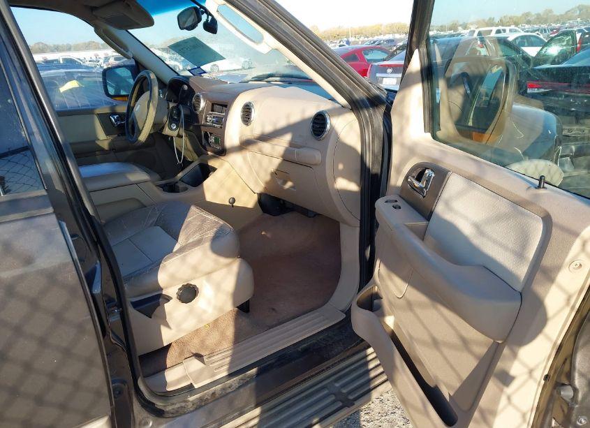Photo 5 of 2005 Ford Expedition EDDIE BAUER/KING RANCH (VIN 1FMPU17565LA92176)
