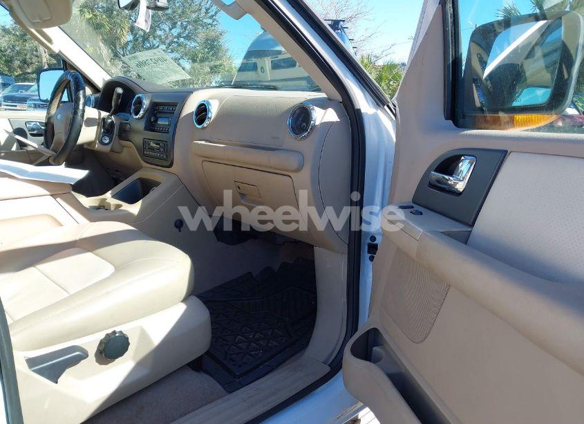 Photo 5 of 2005 Ford Expedition EDDIE BAUER/KING RANCH (VIN 1FMPU17585LA80109)