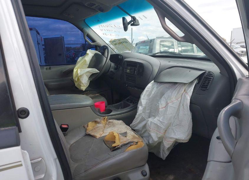 Photo 5 of 2002 Ford Expedition EDDIE BAUER (VIN 1FMPU18L32LA88241)