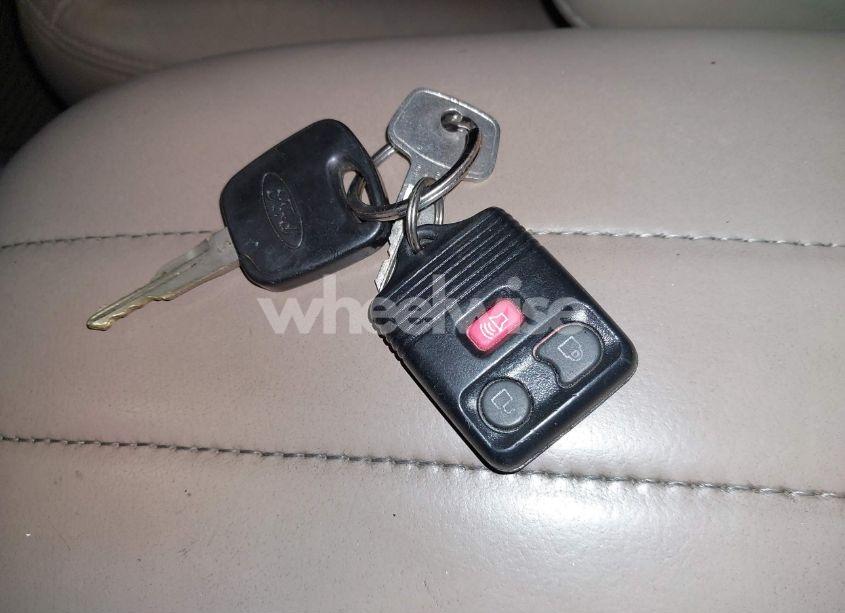 Photo 11 of 1998 Ford Expedition EDDIE BAUER/XLT (VIN 1FMPU18L5WLA30296)