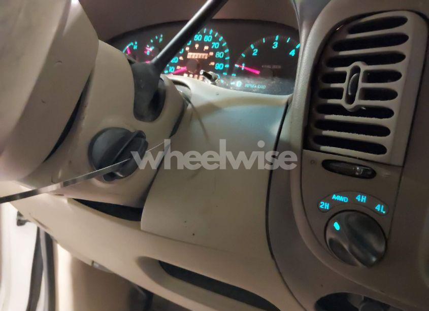 Photo 11 of 1998 Ford Expedition EDDIE BAUER/XLT (VIN 1FMPU18L6WLB31203)