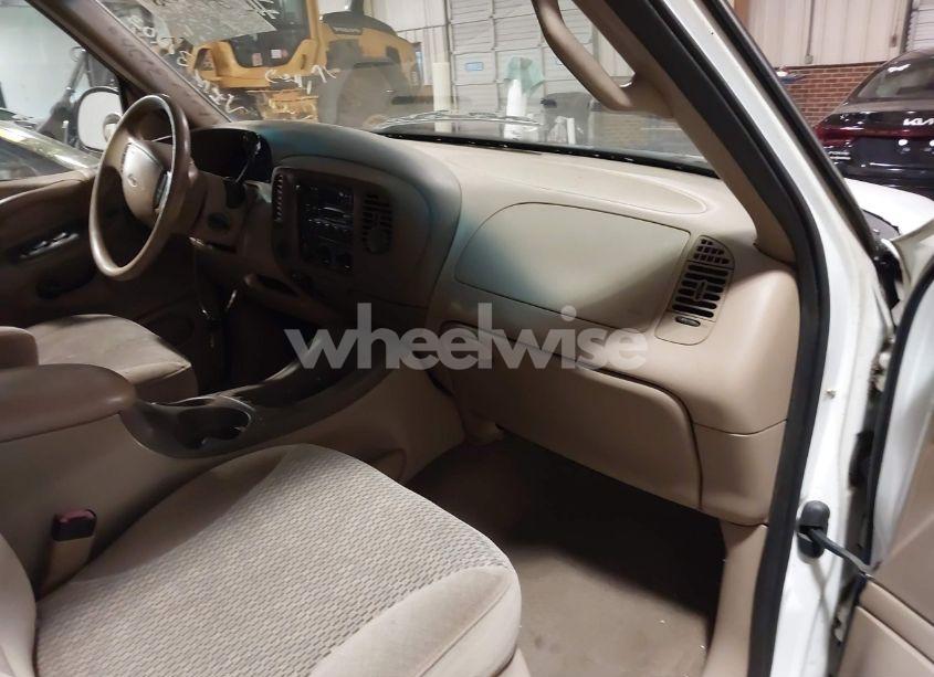 Photo 5 of 1998 Ford Expedition EDDIE BAUER/XLT (VIN 1FMPU18L6WLB31203)