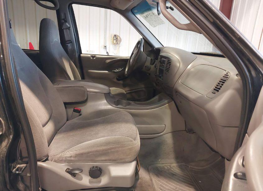 Photo 5 of 1998 Ford Expedition EDDIE BAUER/XLT (VIN 1FMPU18L6WLC11777)