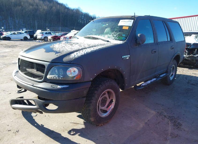 Photo 2 of 1999 Ford Expedition EDDIE BAUER/XLT (VIN 1FMPU18L9XLC35816)