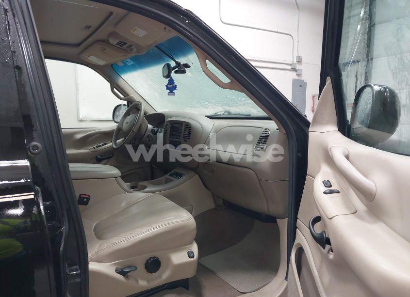 Photo 5 of 2001 Ford Expedition EDDIE BAUER (VIN 1FMPU18LX1LA85979)