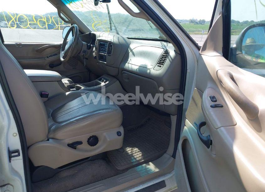 Photo 5 of 2000 Ford Expedition EDDIE BAUER (VIN 1FMPU18LXYLA15330)