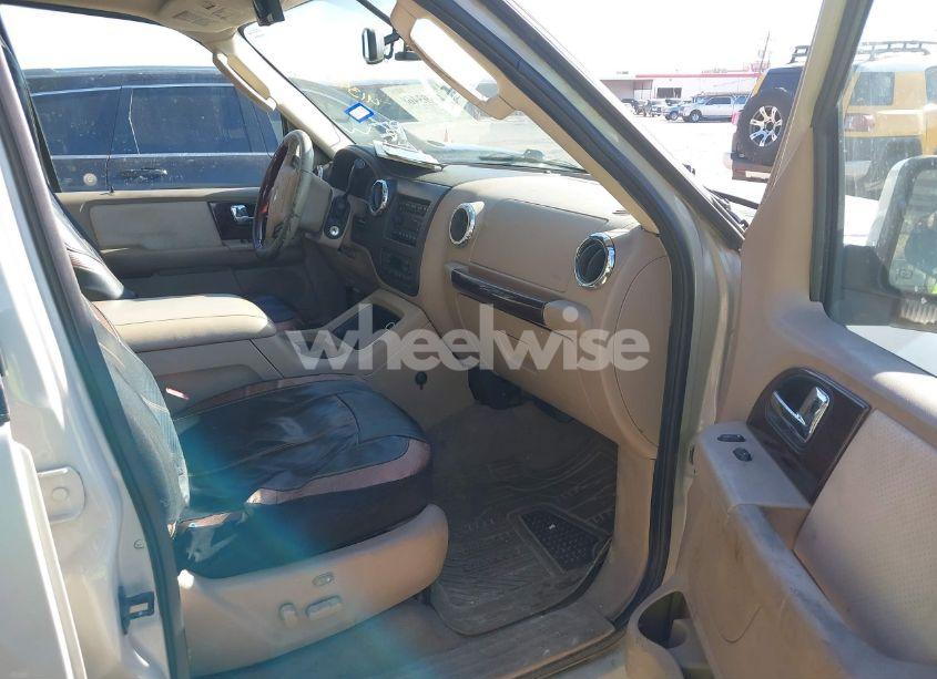 Photo 5 of 2006 Ford Expedition LIMITED (VIN 1FMPU19596LA92476)