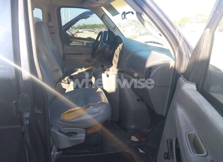 Photo 5 of 2003 Ford E-150 CHATEAU/XL/XLT (VIN 1FMRE11233HB49745)