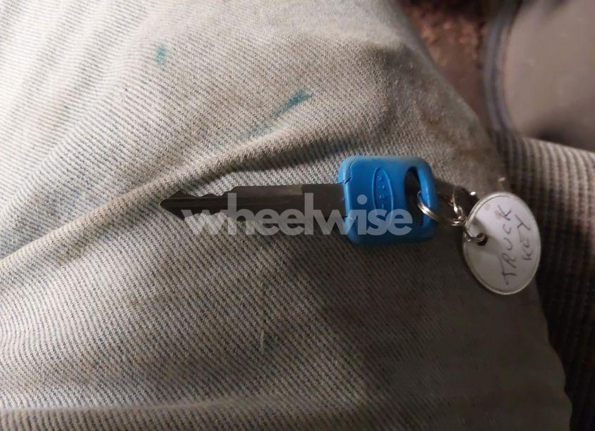 Photo 11 of 2002 Ford E-150 XL/XLT (VIN 1FMRE11L02HA28257)