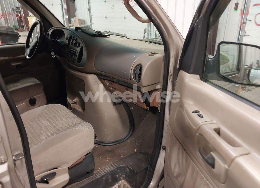 Photo 5 of 2002 Ford E-150 XL/XLT (VIN 1FMRE11L02HA28257)