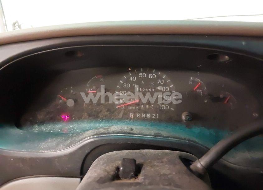 Photo 7 of 2002 Ford E-150 XL/XLT (VIN 1FMRE11L02HA28257)