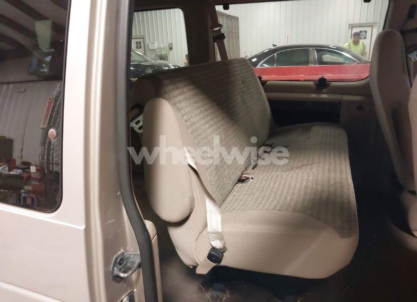 Photo 8 of 2002 Ford E-150 XL/XLT (VIN 1FMRE11L02HA28257)