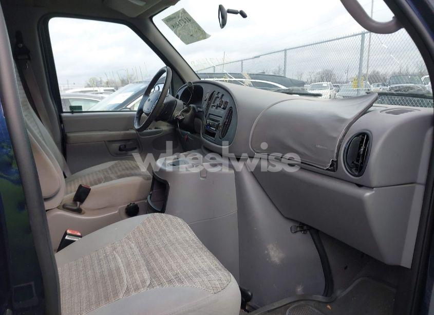 Photo 5 of 2002 Ford E-150 XL/XLT (VIN 1FMRE11L02HB30156)