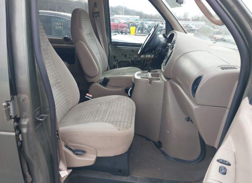 Photo 5 of 2002 Ford E-150 XL/XLT (VIN 1FMRE11L72HB38481)