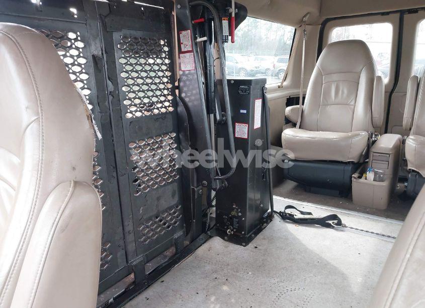 Photo 8 of 2002 Ford E-150 XL/XLT (VIN 1FMRE11L82HA83636)