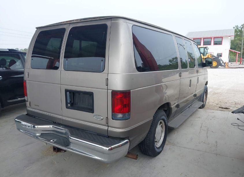 Photo 4 of 2002 Ford E-150 XL/XLT (VIN 1FMRE11L82HB58268)