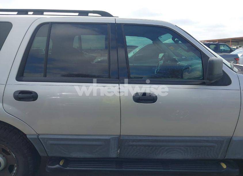 Photo 14 of 2004 Ford Expedition XLS (VIN 1FMRU13W64LB51765)