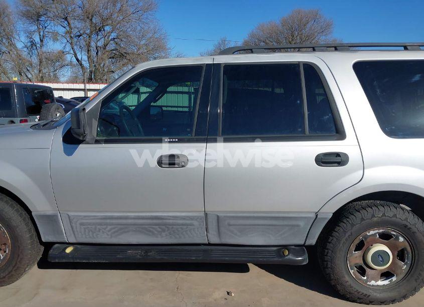 Photo 15 of 2004 Ford Expedition XLS (VIN 1FMRU13W64LB51765)