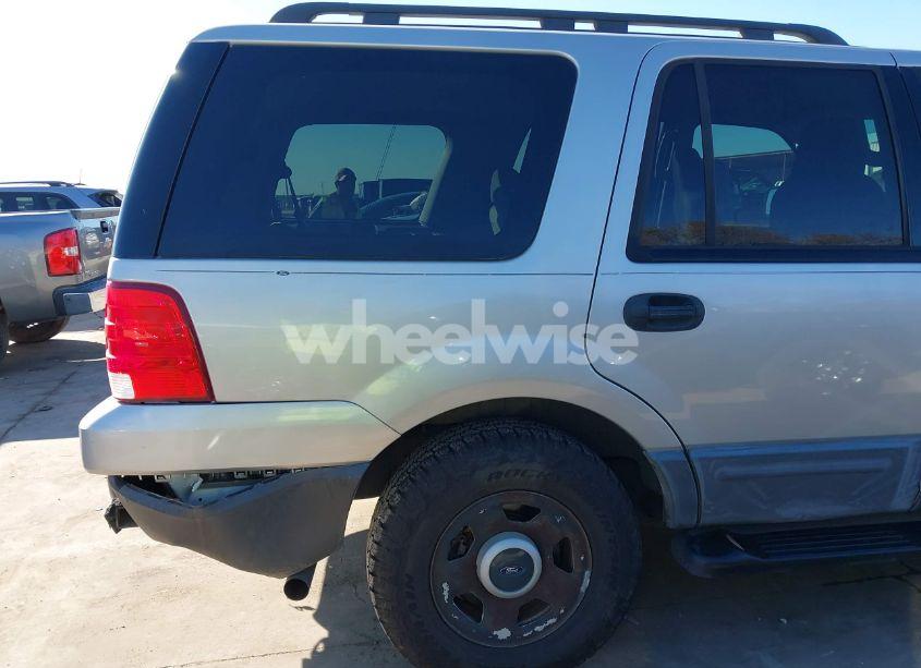 Photo 18 of 2004 Ford Expedition XLS (VIN 1FMRU13W64LB51765)