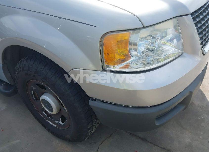 Photo 21 of 2004 Ford Expedition XLS (VIN 1FMRU13W64LB51765)