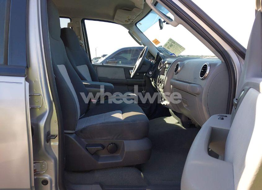 Photo 5 of 2004 Ford Expedition XLS (VIN 1FMRU13W64LB51765)