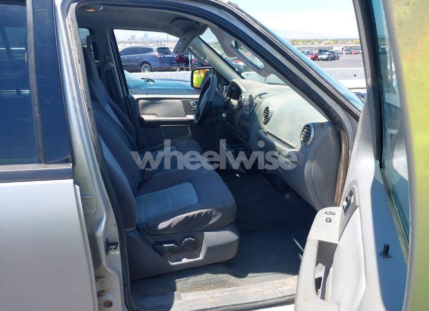 Photo 5 of 2004 Ford Expedition XLS (VIN 1FMRU13W94LB14919)