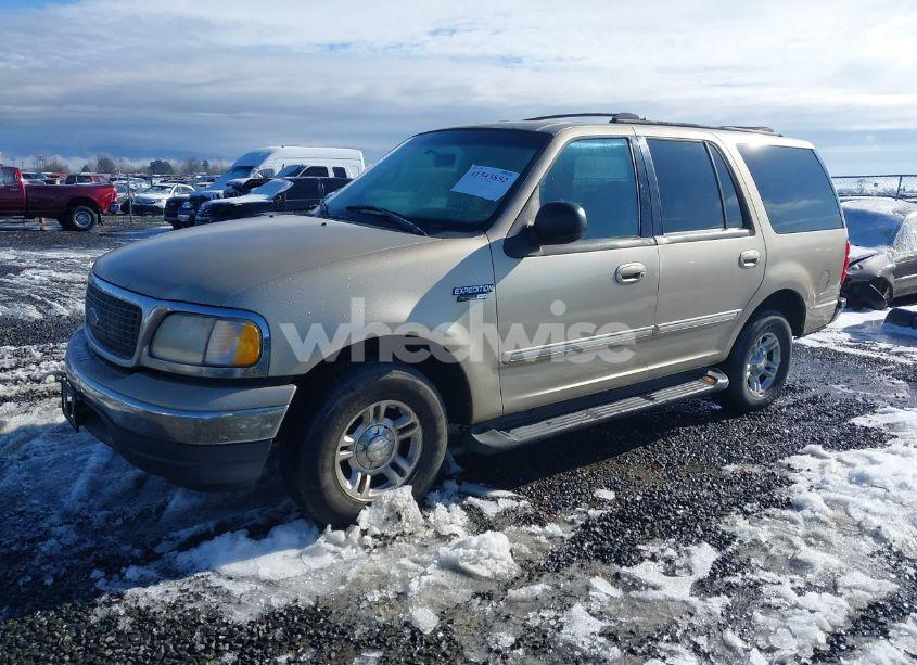 Photo 2 of 2000 Ford Expedition XLT (VIN 1FMRU1560YLC13180)
