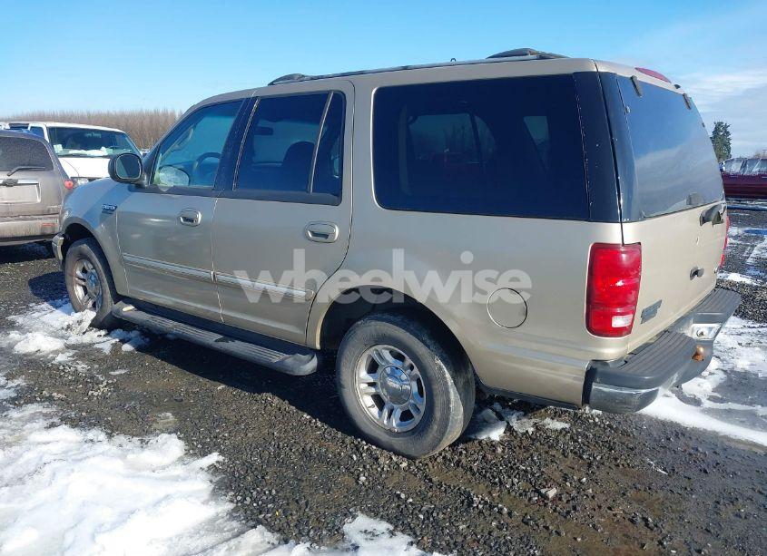 Photo 3 of 2000 Ford Expedition XLT (VIN 1FMRU1560YLC13180)