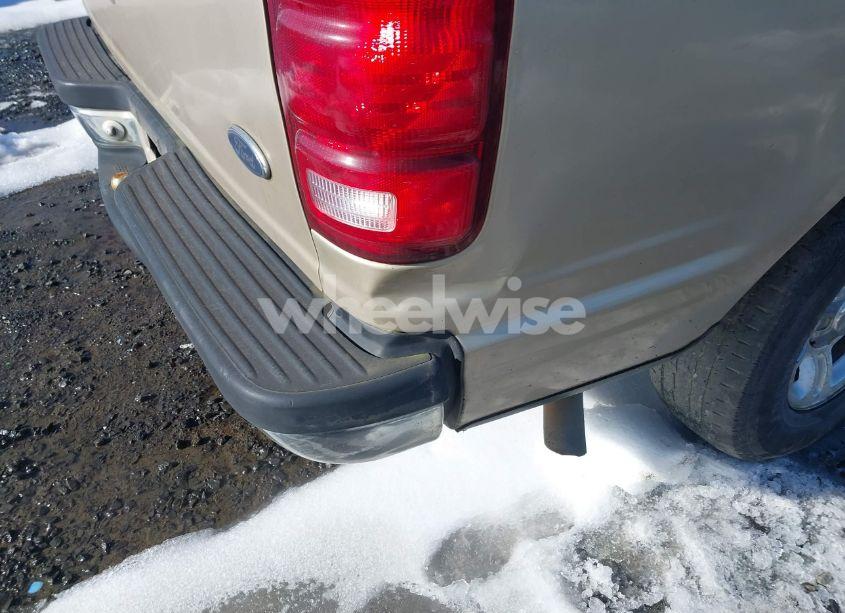 Photo 6 of 2000 Ford Expedition XLT (VIN 1FMRU1560YLC13180)