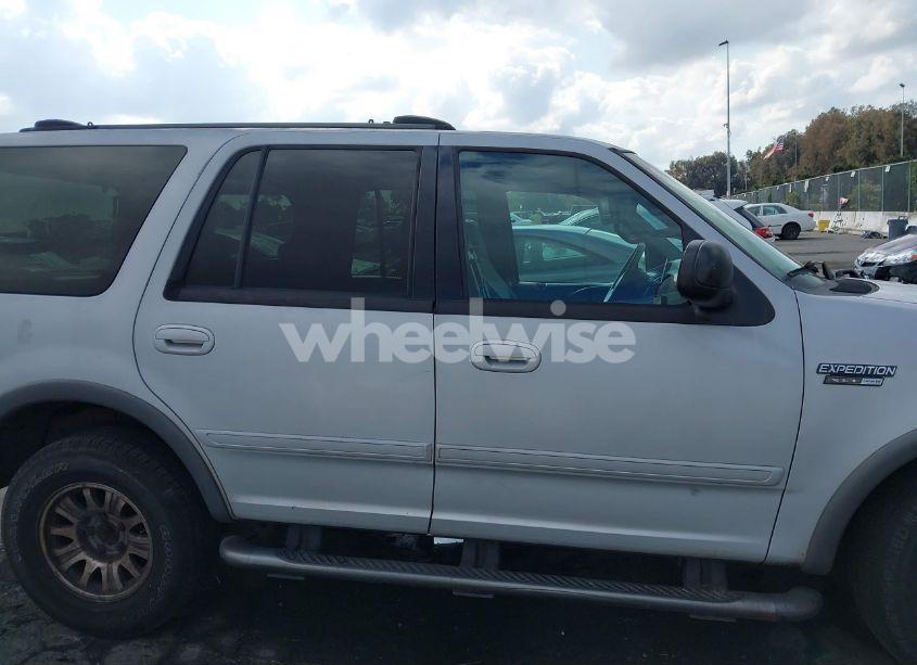 Photo 13 of 2000 Ford Expedition XLT (VIN 1FMRU1560YLC21781)