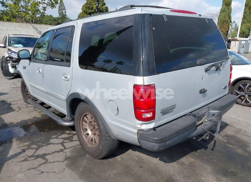 Photo 3 of 2000 Ford Expedition XLT (VIN 1FMRU1560YLC21781)