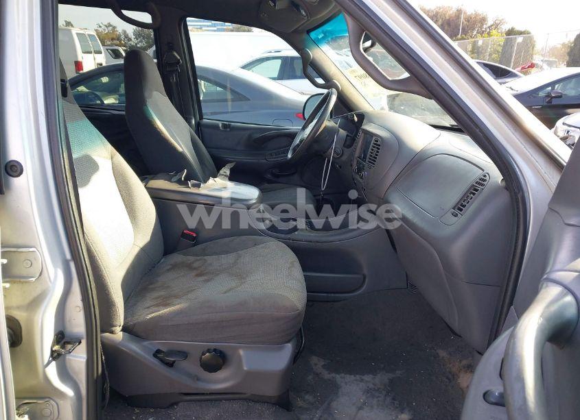 Photo 5 of 2000 Ford Expedition XLT (VIN 1FMRU1560YLC21781)