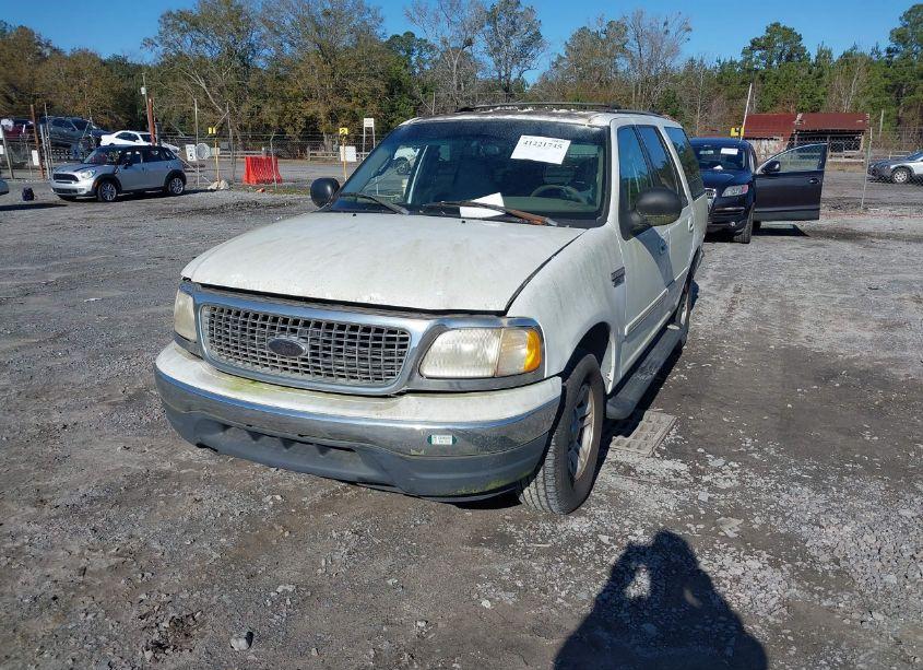 Photo 2 of 2000 Ford Expedition XLT (VIN 1FMRU1561YLB93232)