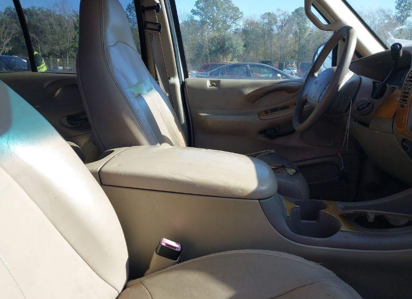 Photo 5 of 2000 Ford Expedition XLT (VIN 1FMRU1561YLB93232)