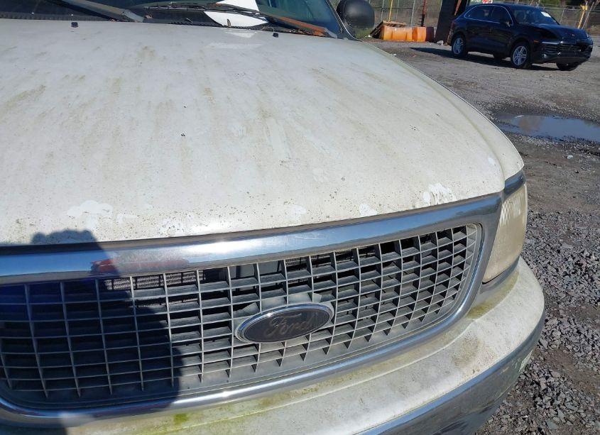 Photo 6 of 2000 Ford Expedition XLT (VIN 1FMRU1561YLB93232)