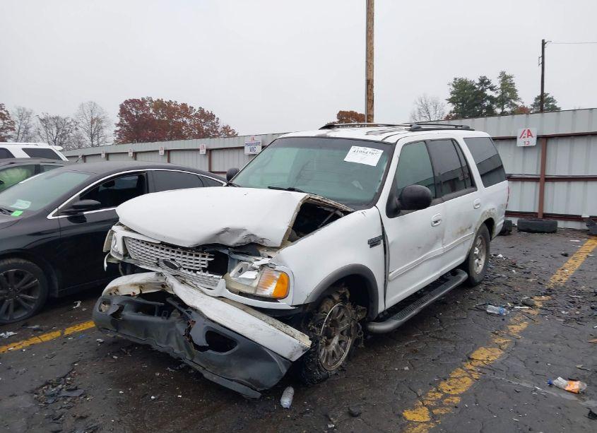 Photo 2 of 2000 Ford Expedition XLT (VIN 1FMRU1564YLA85820)