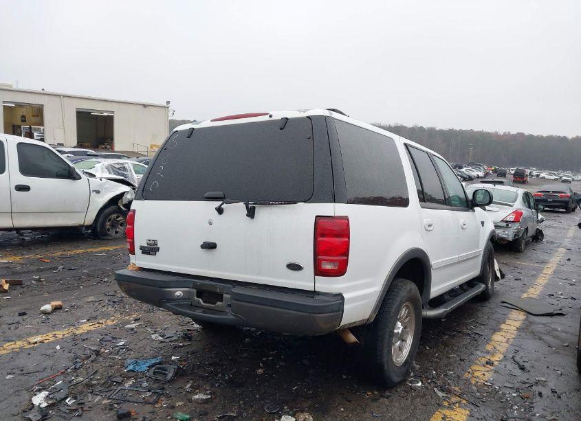 Photo 4 of 2000 Ford Expedition XLT (VIN 1FMRU1564YLA85820)