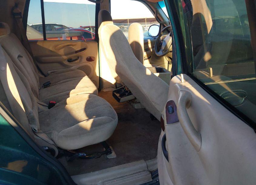 Photo 8 of 2000 Ford Expedition XLT (VIN 1FMRU1565YLA27506)